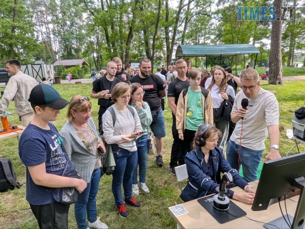 Авіація в дії: у Житомирі презентували профорієнтаційний проєкт із симуляторами польотів і дронами (ФОТО)