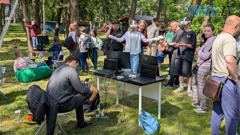 Авіація в дії: у Житомирі презентували профорієнтаційний проєкт із симуляторами польотів і дронами