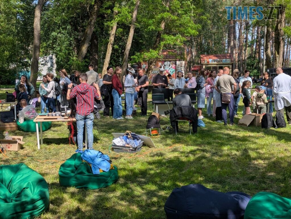 Авіація в дії: у Житомирі презентували профорієнтаційний проєкт із симуляторами польотів і дронами (ФОТО)