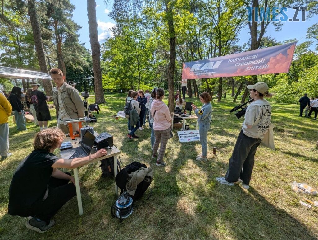 Авіація в дії: у Житомирі презентували профорієнтаційний проєкт із симуляторами польотів і дронами (ФОТО)
