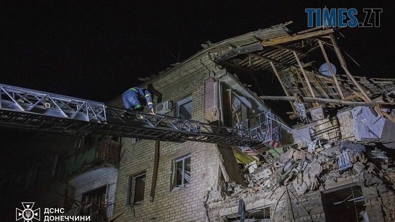 Вбиті підлітки, зруйновані житлові будинки та станція швидкої допомоги: російські терористи називають це "військовими об'єктами"