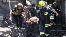 Школи та дитячі садочки, житлові будинки і медзаклади: російські терористи завдали ракетних ударів по мешканцям Дніпра
