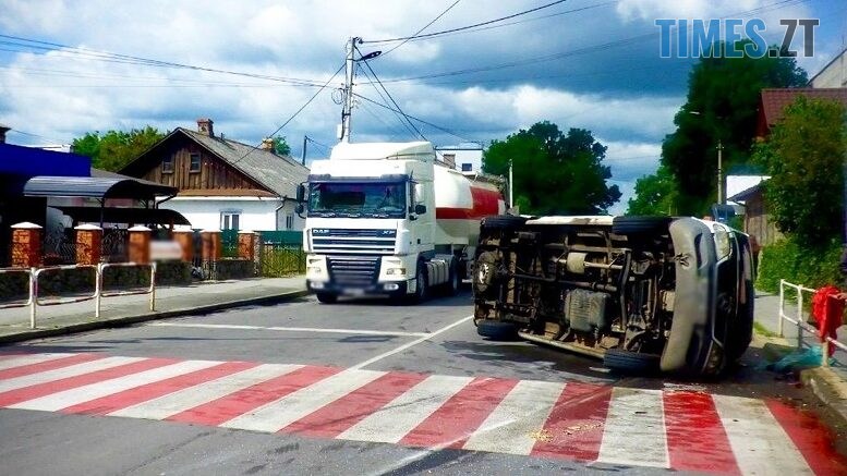 У Звягелі не розминулися легковик та мікроавтобус: є постраждалі