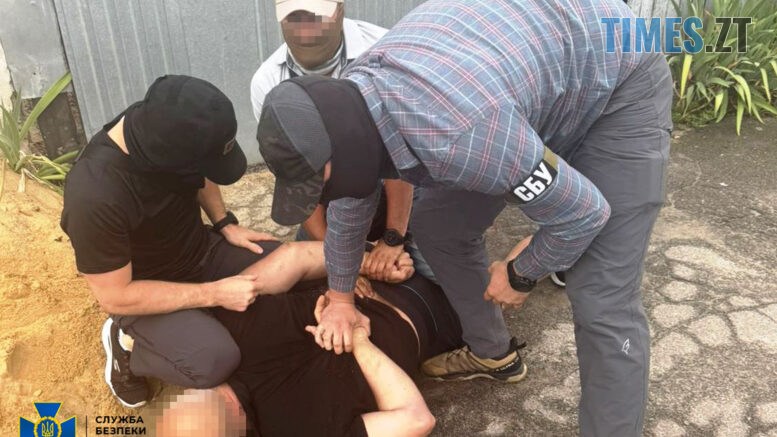 Не встиг вийти, як узявся за старе: у Житомирі на повторному вимаганні «боргу» ще з одного підприємця затримали рекетира зі стажем