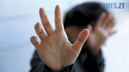 У Житомирі чоловік напав на 17-річну дівчину