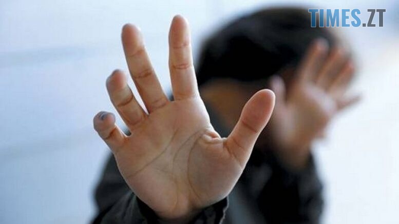 У Житомирі чоловік напав на 17-річну дівчину