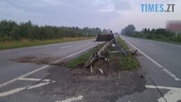 ДТП на Звягельщині: мікроавтобус з’їхав у колесовідбійник і перекинувся