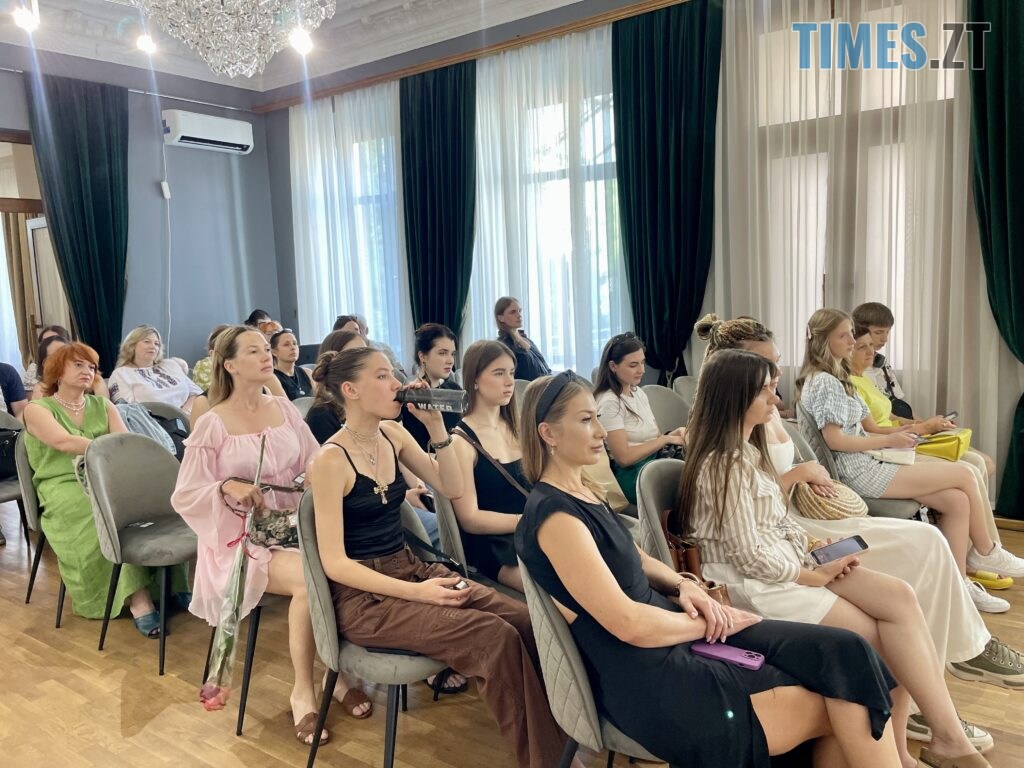 “Пензлем серце” – виставка Ліни Бас в Домі української культури у Житомирі (ФОТО)