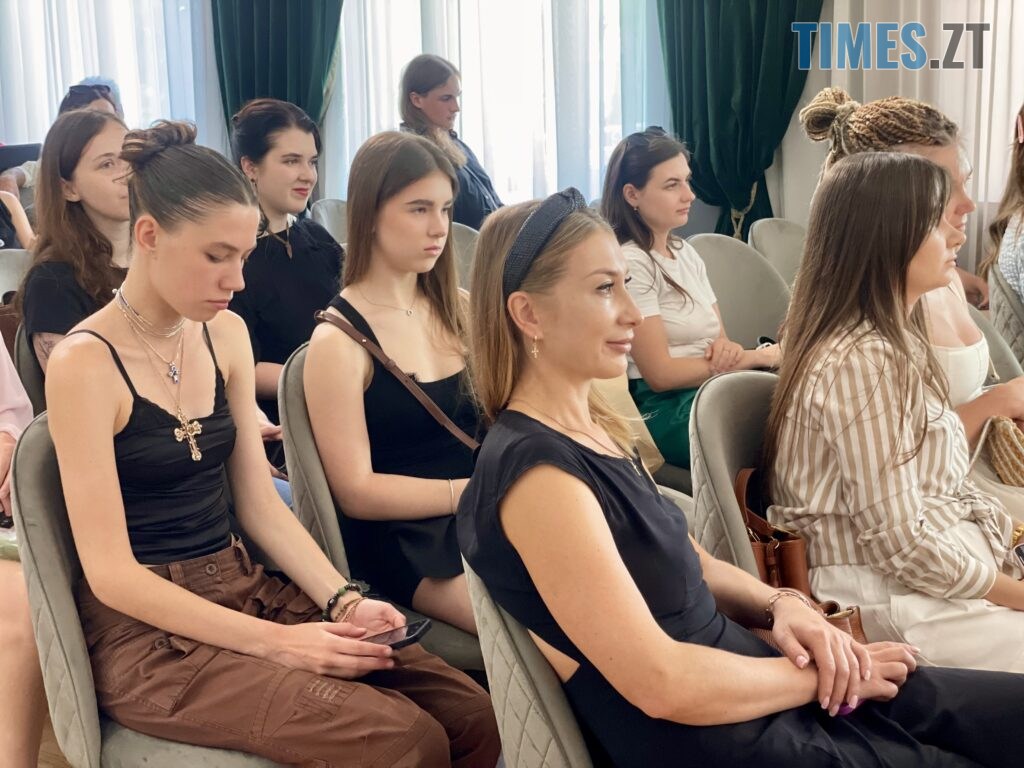 “Пензлем серце” – виставка Ліни Бас в Домі української культури у Житомирі (ФОТО)