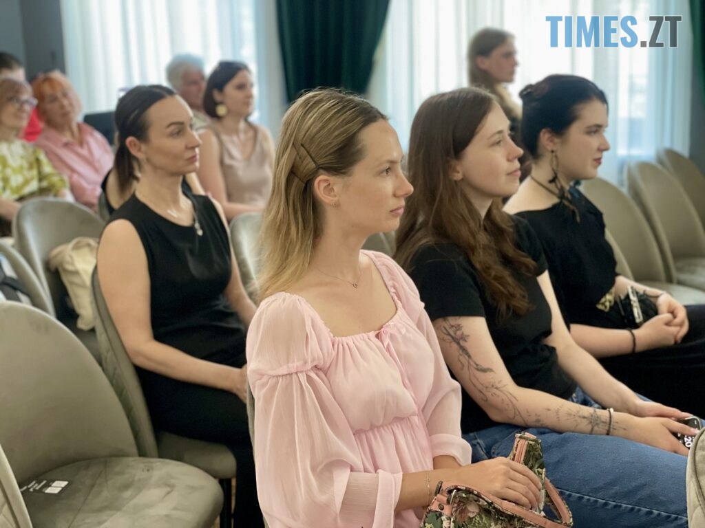 “Пензлем серце” – виставка Ліни Бас в Домі української культури у Житомирі (ФОТО)