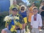 У селі поблизу Житомира зустрічали звільненого з полону нацгвардійця Андрія Щепанського