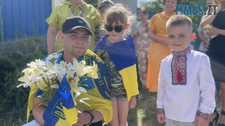У селі поблизу Житомира зустрічали звільненого з полону нацгвардійця Андрія Щепанського