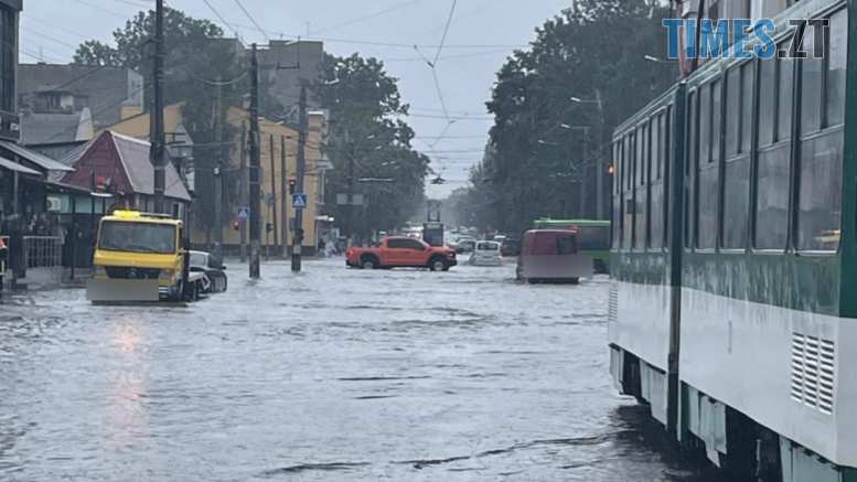 У Житомирі ускладнено рух транспорту через сильні опади