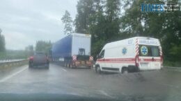 До уваги водіїв! Через ДТП рух трасою Київ-Чоп ускладнений