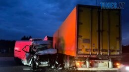 На трасі під Житомиром не розминулися мікроавтобус та вантажівка: троє постраждалих - у лікарні
