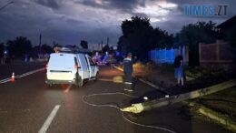 Під Житомиром легковик на швидкості влетів в електроопору: є постраждалі