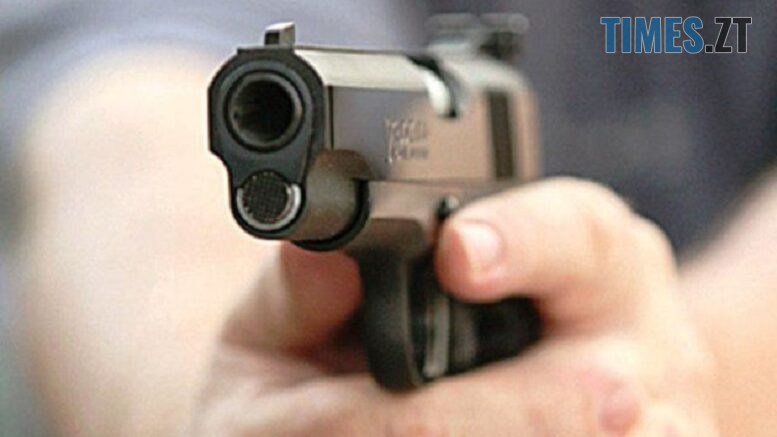 Правоохоронці затримали чоловіка, який погрожував оточуючим та стріляв у повітря в центрі Житомира