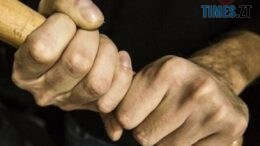 На Любарщині чоловік втрутився у чужу сварку і побив одного з учасників палкою