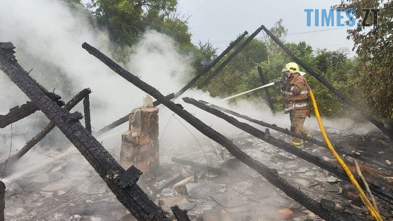 На Бердичівщині блискавка влучила у приватний будинок