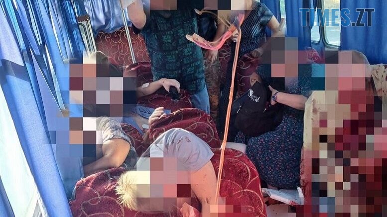 У Херсоні російські нелюди атакували дроном автобус з цивільними людьми