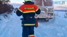 Битва зі стихією: за останню добу бійці ДСНС визволили десятки пасажирів, що застрягли на трасах Житомирщини