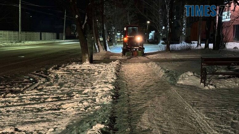 Житомирщина у полоні снігу: дорожники працюють у посиленому режимі