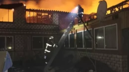 Нічна пожежа на Житомирщині: вогнеборці чотири години приборкували полум’я в приватному секторі