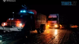 Зимові пастки на Житомирщині: рятувальники визволяли з заметів вантажівку та автомобіль «швидкої»