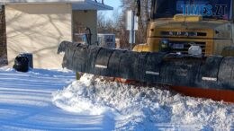 Негода не відступає: на державних дорогах Житомирщини працює понад 20 одиниць спецтехніки