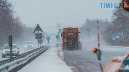Битва зі стихією: на дорогах Житомирщини за добу розчистили десятки тисяч тонн снігу