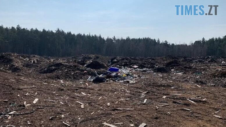 Півтораметрові гори відходів: „Столичний лісовий офіс“ звинувачують у порушенні екозаконодавства