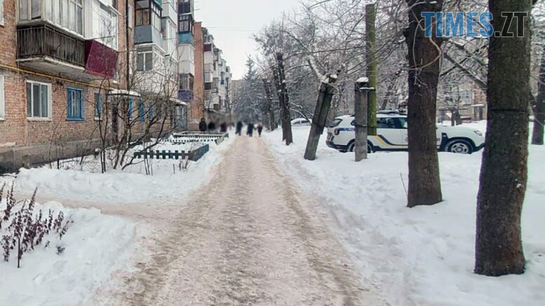Кинув «коктейль» у вікно: у Коростені чоловіка підозрюють у замаху на вбивство жінки та дитини
