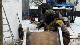 Житомир залишився без води: комунальники всю ніч працювали під дощем, щоб замінити критичне обладнання