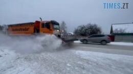 На Водохреще у Михайлівському соборі в Житомирі черга за освяченою водою