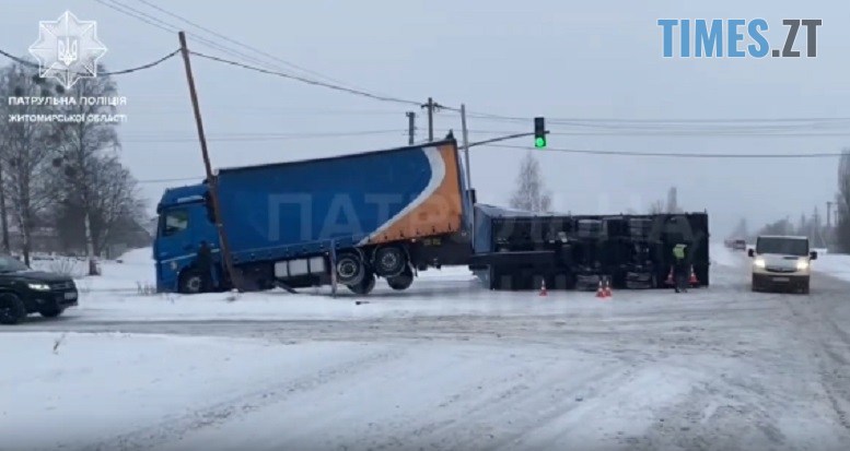 До уваги водіїв! Через ДТП на трасі Київ — Ковель рух транспорту поблизу Коростеня ускладнено