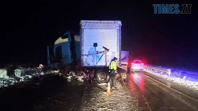 Смертельна ДТП під Іванівкою: на трасі не розминулися легковик та вантажівка