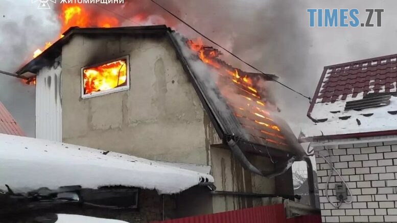 Врятували від вогню чотири будівлі: у Звягелі вогнеборці ліквідували небезпечну пожежу