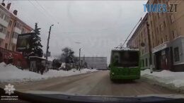 У Житомирі оштрафували водія тролейбуса, який не мав права сідати за кермо