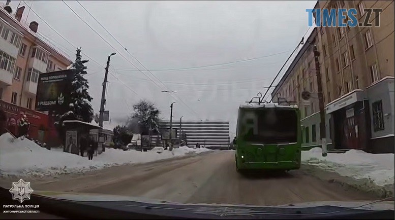 У Житомирі оштрафували водія тролейбуса, який не мав права сідати за кермо