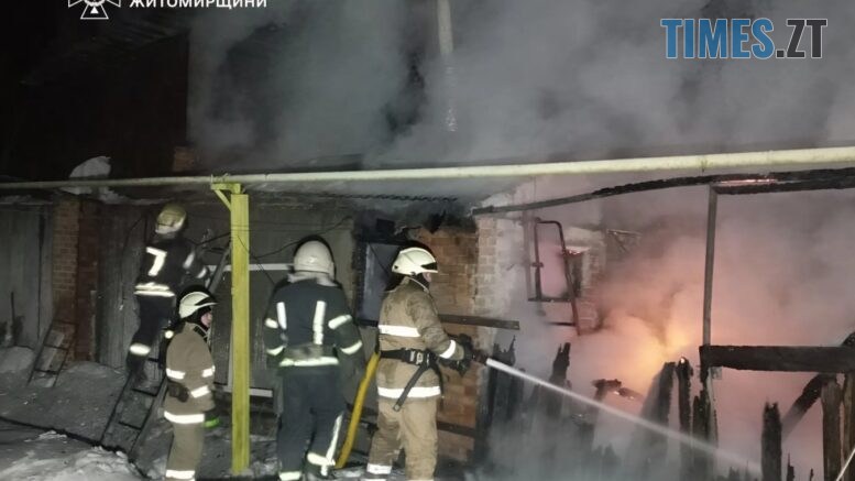 У Житомирі під час пожежі в господарчій споруді травмувався чоловік