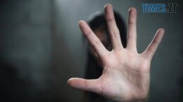 «Зграя» з 15 осіб напала на дитину: в центрі Житомира жорстоко побили 14-річну дівчину