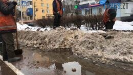У Житомирі через потепління ліквідовують підтоплення на вулицях