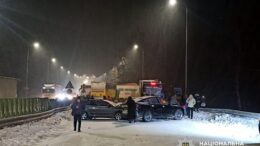 На трасі Київ – Чоп зіткнулися 11 автомобілів: є постраждалі