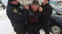 Напад із ножем на поліцейського у Чуднові: зловмиснику загрожує довічне ув’язнення