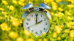 Україна переходить на літній час: коли переводити стрілки годинників