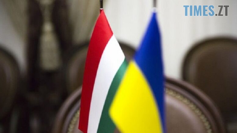 «Туристи з безвізом» чи енергетична місія? Скандал навколо візиту угорських посадовців до України набуває обертів