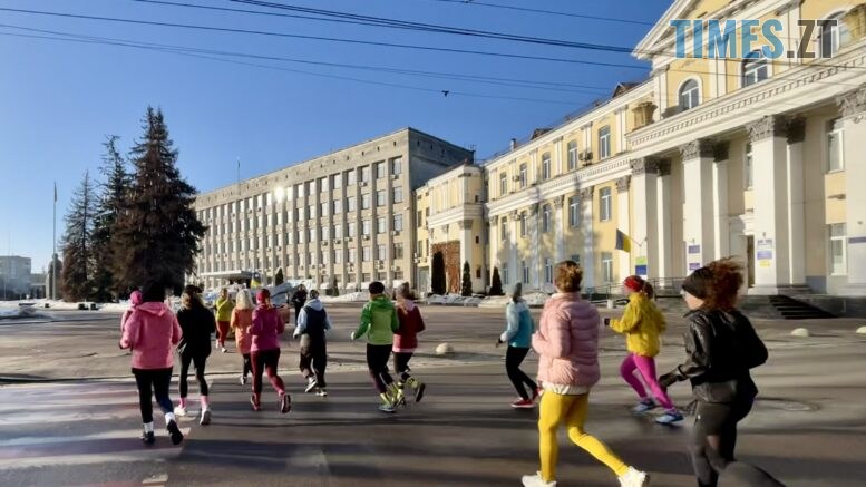 "Run for Love": перший весняний забіг дівчат у червоних помадах в Житомирі