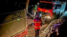 Бердичівські рятувальники витягли «швидку», що застрягла в багнюці
