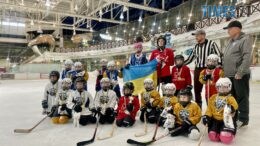 Показова гра дитячої хокейної секції "Космічні Яструби" у Житомирі