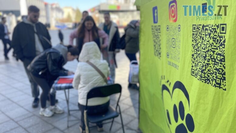 У Житомирі зооволонтери зібрали підписи на підтримку Центру захисту тварин і нинішньої керівниці